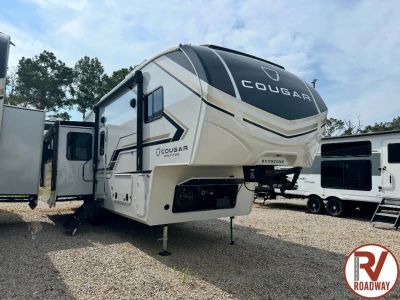 2027 Cougar Half-Ton 28RLI — front three-quarter view