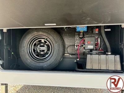 2027 Cougar Half-Ton 28RLI — photo 7 view