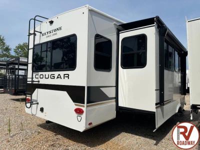 2027 Cougar Half-Ton 28RLI — rear three-quarter view