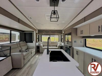 2027 Cougar Half-Ton 28RLI — photo 11 view