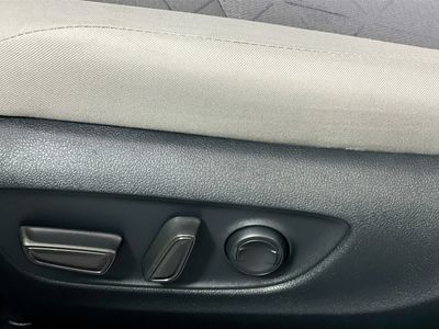 2025 Toyota RAV4 - Photo 13