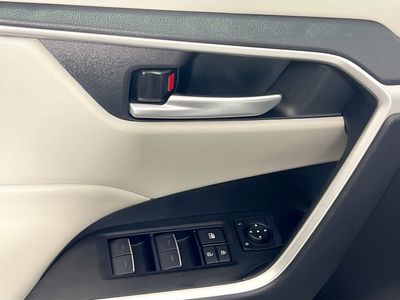 2025 Toyota RAV4 - Photo 14