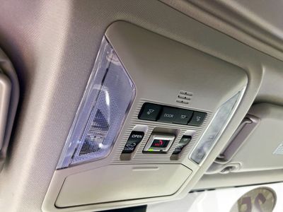 2025 Toyota RAV4 - Photo 18