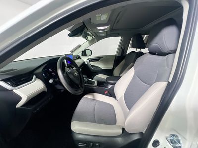 2025 Toyota RAV4 - Photo 12