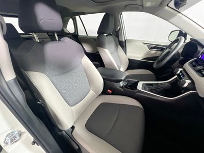 2025 Toyota RAV4 - Photo 27