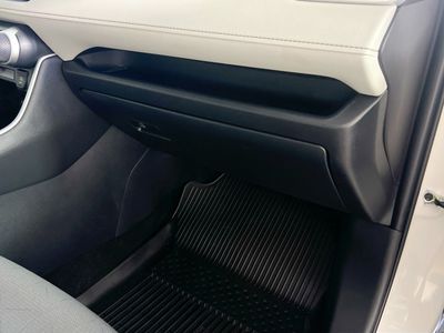 2025 Toyota RAV4 - Photo 31