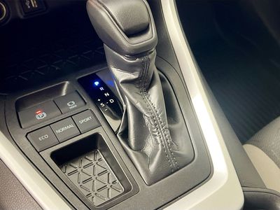 2025 Toyota RAV4 - Photo 21