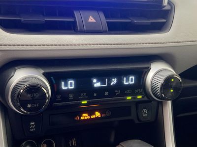 2025 Toyota RAV4 - Photo 23