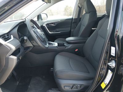 2024 Toyota RAV4 - Photo 17