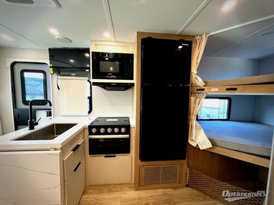 2026 Winnebago Thrive - Photo 10