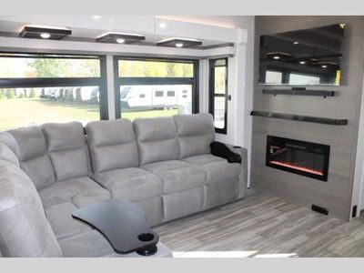 2025 Jayco Pinnacle - Photo 10