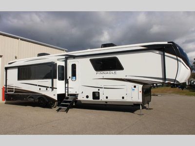 2025 Jayco Pinnacle - Photo 2