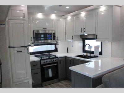 2025 Jayco Pinnacle - Photo 8