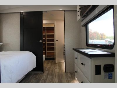 2025 Jayco Pinnacle - Photo 13