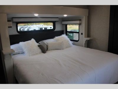 2025 Jayco Pinnacle - Photo 12
