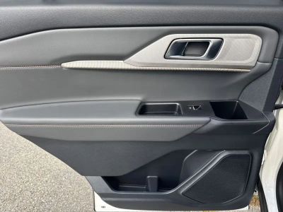 2026 Ford Explorer — photo 21 view