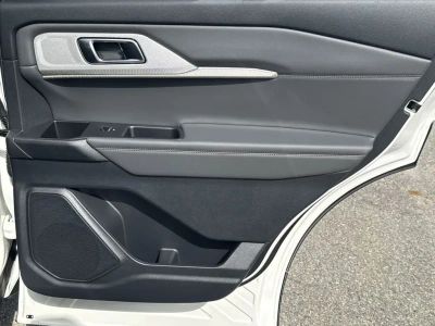 2026 Ford Explorer — photo 16 view