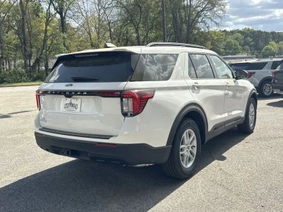 2026 Ford Explorer — photo 7 view