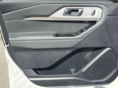 2026 Ford Explorer — photo 10 view