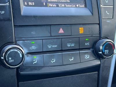 2015 Toyota Camry - Photo 20