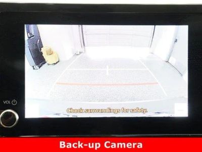 2025 Toyota Camry FWD - Photo 19
