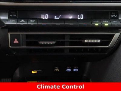 2025 Toyota Camry FWD - Photo 18