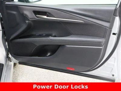 2025 Toyota Camry FWD - Photo 33