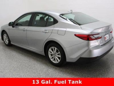 2025 Toyota Camry FWD - Photo 8