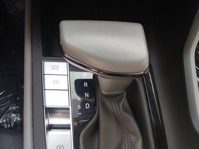 2025 Hyundai Elantra — photo 16 view