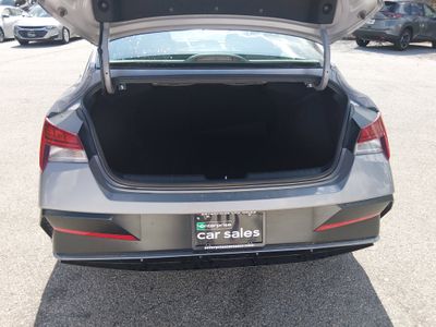 2025 Hyundai Elantra — photo 11 view