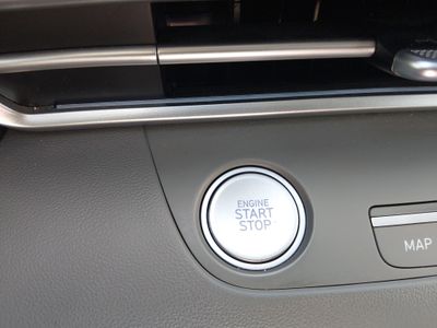 2025 Hyundai Elantra — photo 22 view