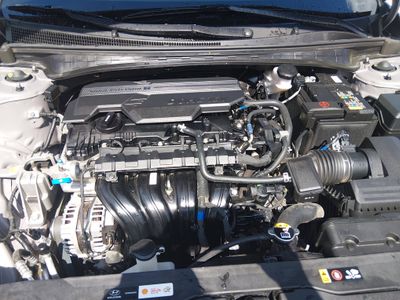2025 Hyundai Elantra — photo 9 view