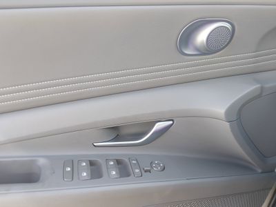 2025 Hyundai Elantra — photo 23 view