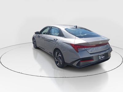 2025 Hyundai Elantra — detail view