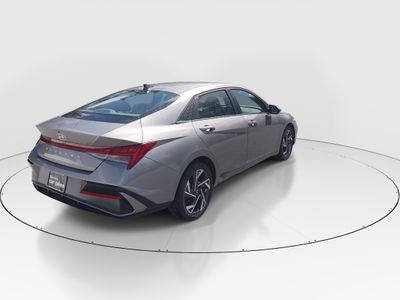 2025 Hyundai Elantra — photo 7 view