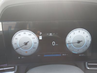 2025 Hyundai Elantra — photo 14 view