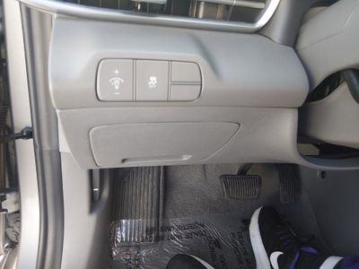 2025 Hyundai Elantra — photo 13 view