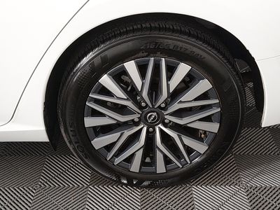 2025 Nissan Altima — photo 10 view