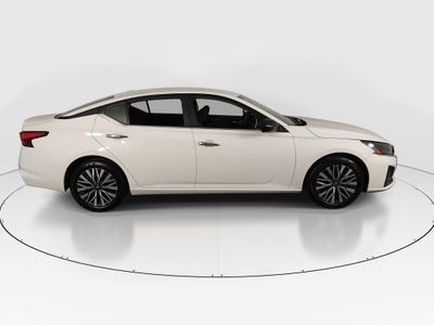 2025 Nissan Altima — photo 8 view