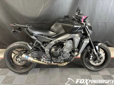 2024 Yamaha MT-09 — front three-quarter view