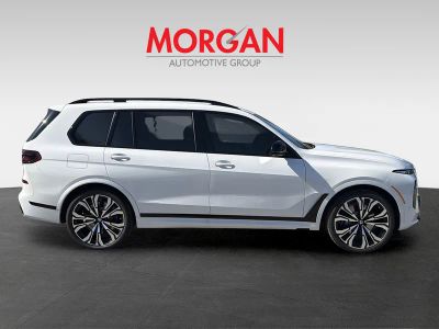 2026 BMW X7 — side profile view