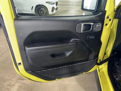2023 Jeep Wrangler — photo 17 view