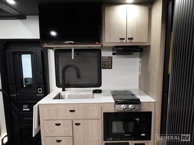 2026 Grand Design Lineage Series M — photo 14 view