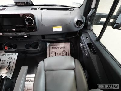 2026 Grand Design Lineage Series M — photo 10 view