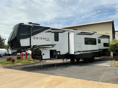 2026 Jayco Seismic — photo 28 view