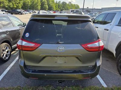 2017 Toyota Sienna - Photo 3