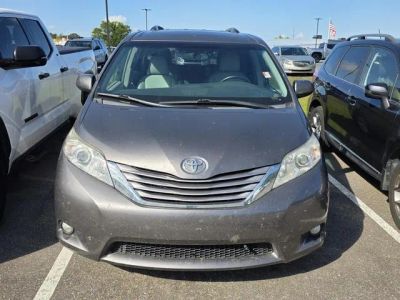 2017 Toyota Sienna - Photo 2