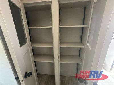 2025 Dutchmen RV Astoria - Photo 18