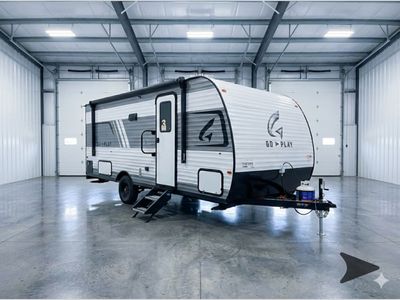 2026 Wayfinder RV Go Play — front three-quarter view