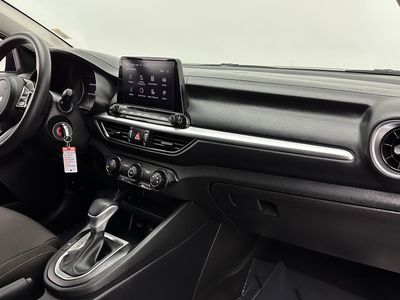 2023 Kia Forte - Photo 29